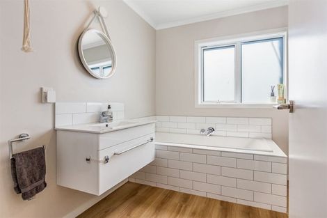 Photo of property in 42 Main Road, Titahi Bay, Porirua, 5022