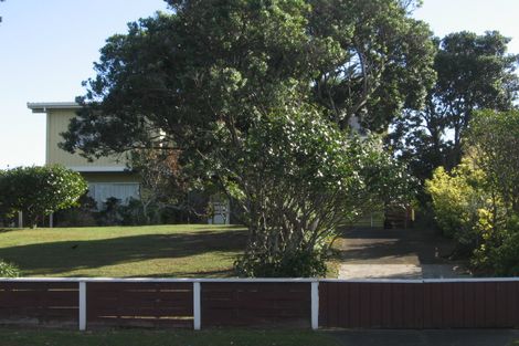 Photo of property in 137 Tutere Street, Waikanae Beach, Waikanae, 5036