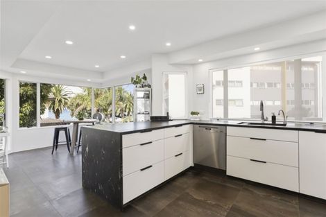 Photo of property in 5a Craig Road, Milford, Auckland, 0620