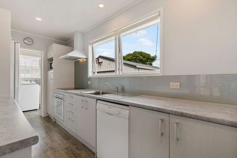 Photo of property in 27 Blanes Road, Weymouth, Auckland, 2103