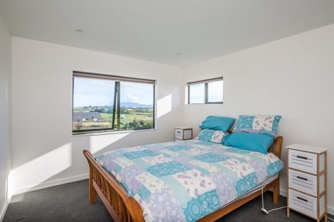 Photo of property in 100 Harakeke Road, Te Horo, Otaki, 5581