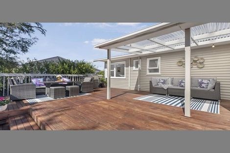 Photo of property in 24 La Rosa Street, Green Bay, Auckland, 0604