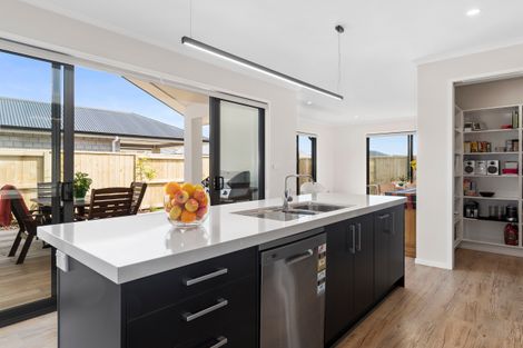 Photo of property in 122 Puhirake Crescent, Pyes Pa, Tauranga, 3112