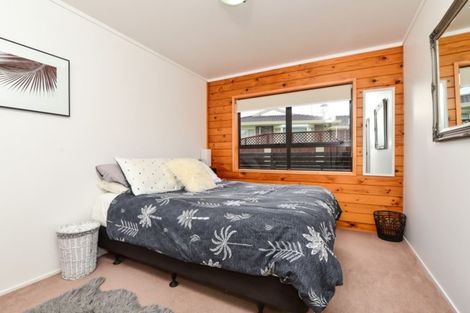 Photo of property in 15 Dallinger Street, St Andrews, Hamilton, 3200