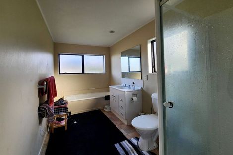 Photo of property in 9 Killygordon Place, Massey, Auckland, 0614