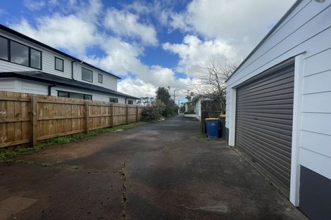 Photo of property in 1/94 Roberts Road, Te Atatu South, Auckland, 0610