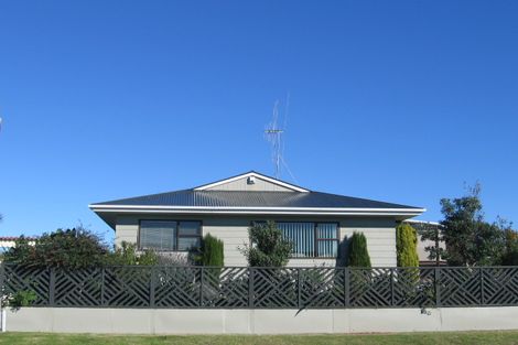 Photo of property in 16 Norfolk Crescent, Otaki Beach, Otaki, 5512