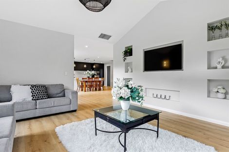 Photo of property in 6 Old Stone Lane, Cracroft, Christchurch, 8022