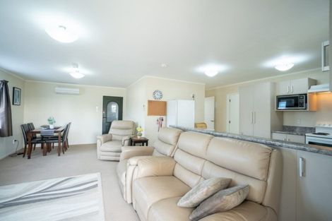 Photo of property in 15 Charles Cross Street, Longburn, Palmerston North, 4412