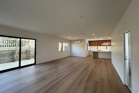 Photo of property in 215a Forrest Hill Road, Forrest Hill, Auckland, 0620