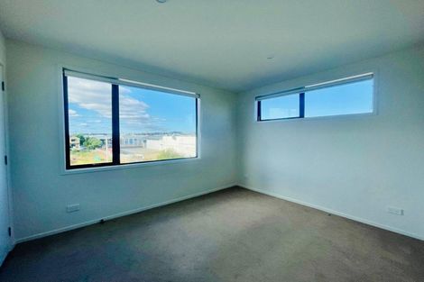 Photo of property in 16 Dorothy Thorpe Way, New Lynn, 0600