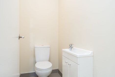 Photo of property in 16h Lincoln Road, Henderson, Auckland, 0610