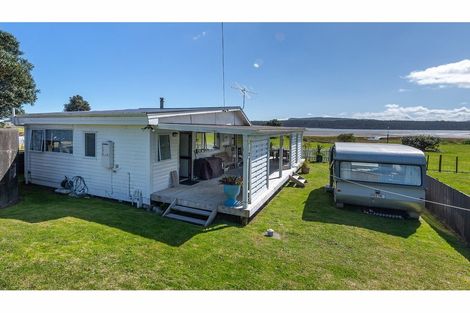 Photo of property in 66 Maunsell Road, Port Waikato, Tuakau, 2695