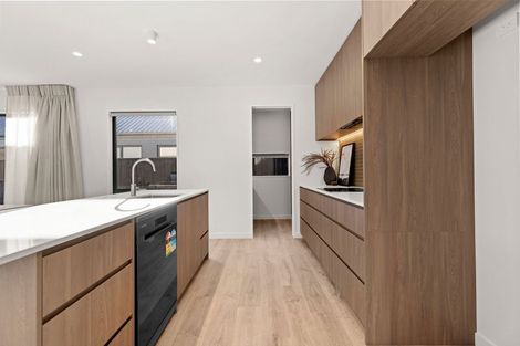 Photo of property in 28 Greystone Close, Halswell, 8025