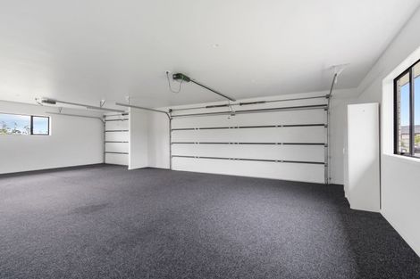 Photo of property in 28 Kilmacrennan Drive, Rosehill, Papakura, 2113