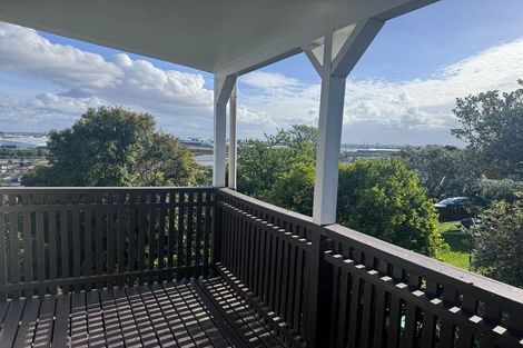 Photo of property in 36 Ellesmere Crescent, Pakuranga Heights, Auckland, 2010