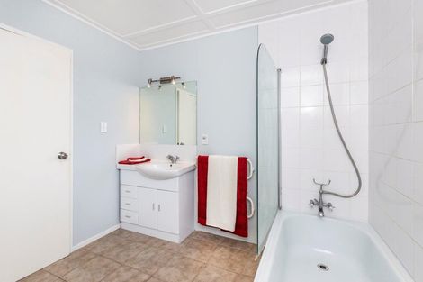 Photo of property in 5 Wembley Place, Richmond Heights, Taupo, 3330