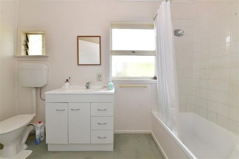 Photo of property in 48 Tindalls Bay Road, Tindalls Beach, Whangaparaoa, 0930