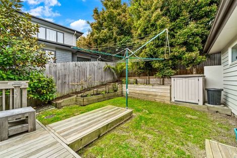 Photo of property in 80 Rising Parade, Fairview Heights, Auckland, 0632