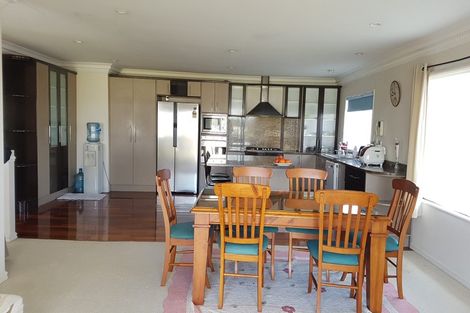 Photo of property in 2 Graham Collins Drive, Windsor Park, Auckland, 0632