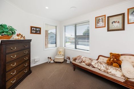 Photo of property in 18 Medallion Court, Kelvin Grove, Palmerston North, 4414