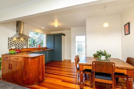 Photo of property in 16 Trafalgar Street, Westown, New Plymouth, 4310