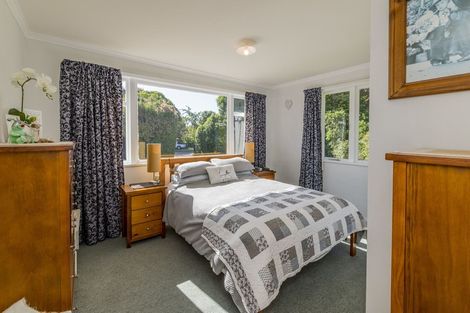 Photo of property in 10 Kohekohe Road, Waikanae, 5036