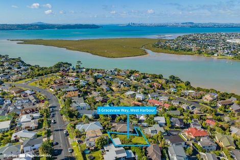 Photo of property in 5 Graceview Way, West Harbour, Auckland, 0618