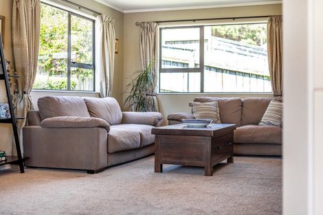 Photo of property in 61 Albatross Close, Whitby, Porirua, 5024