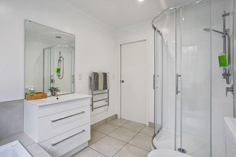 Photo of property in 6 Rees Way, Tuakau, 2121