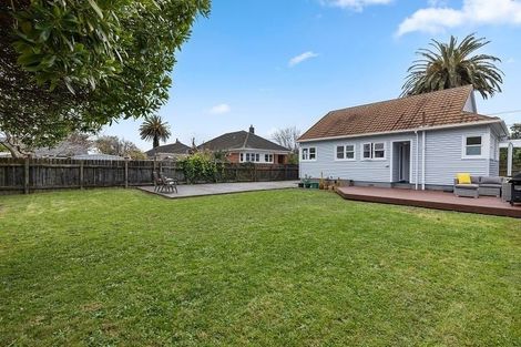 Photo of property in 114 Cambridge Terrace, Fairfield, Lower Hutt, 5011