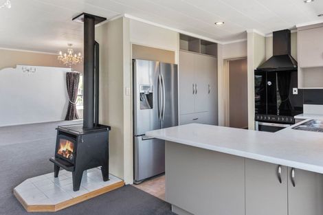 Photo of property in 30 Neri Crescent, Pomare, Rotorua, 3015