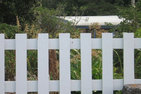 Photo of property in 184 Breaker Bay Road, Breaker Bay, Wellington, 6022
