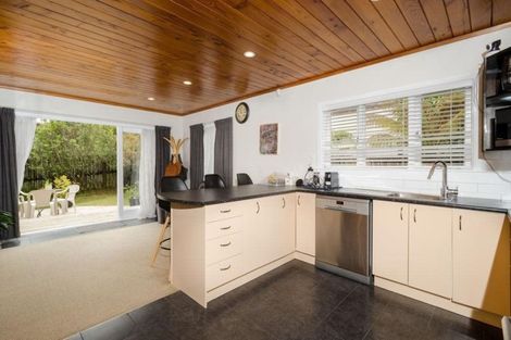 Photo of property in 1/141 Edmonton Road, Te Atatu South, Auckland, 0610