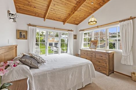 Photo of property in 30 Deuxberry Avenue, Northcote, Auckland, 0627