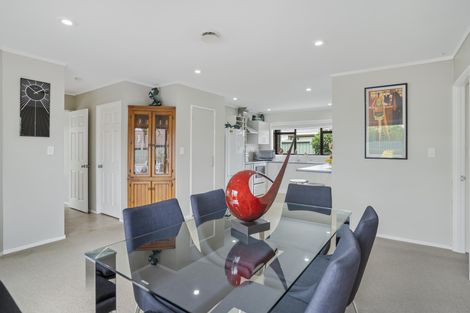 Photo of property in 2/10 Pinewood Grove, Botany Downs, Auckland, 2010