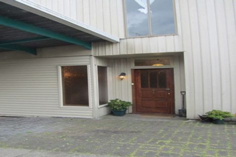 Photo of property in 51 Peach Road, Glenfield, Auckland, 0629