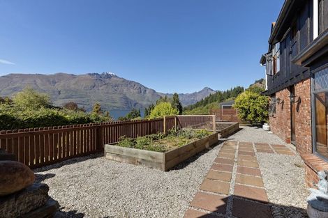 Photo of property in 10 Moss Lane, Sunshine Bay, Queenstown, 9300
