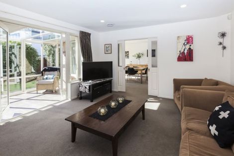 Photo of property in 2/37 Avonhead Road, Avonhead, Christchurch, 8042