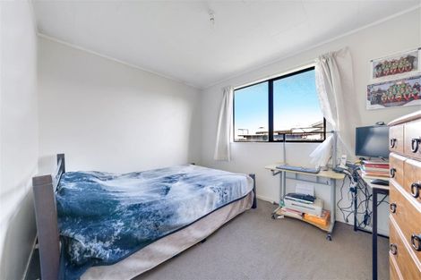 Photo of property in 2/28 Kennington Drive, Clendon Park, Auckland, 2103