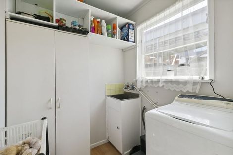 Photo of property in 23 Griffiths Grove, Newlands, Wellington, 6037