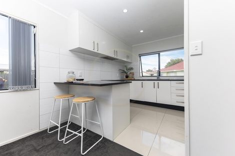 Photo of property in 22 Dungarvon Place, Clendon Park, Auckland, 2103