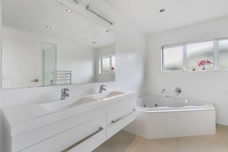 Photo of property in 15 Steamer Road, Silverdale, 0932