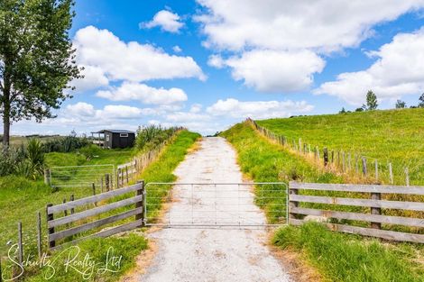 Photo of property in 215c Heatley Road, Whakapirau, 0583
