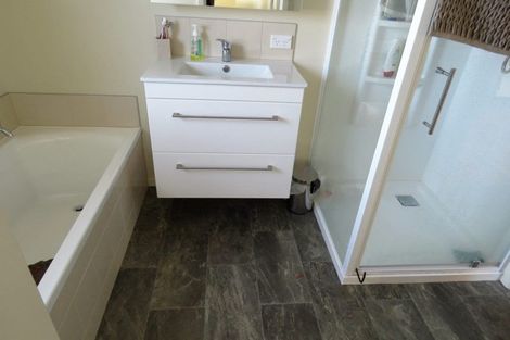 Photo of property in 156 Avonhead Road, Avonhead, Christchurch, 8042