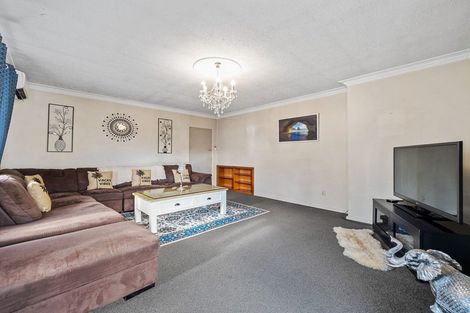 Photo of property in 205 Main North Road, Redwood, Christchurch, 8051