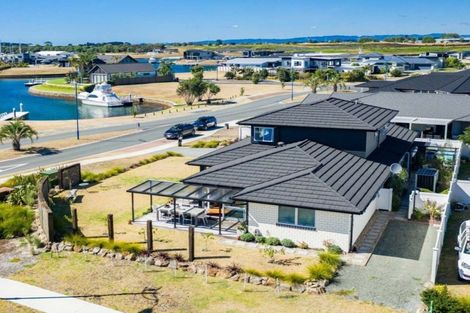 Photo of property in 2 Waitemata Drive, One Tree Point, 0118