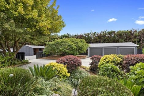 Photo of property in 102 Boord Crescent, Kumeu, 0891