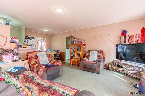 Photo of property in 2/12 De Bloge Place, Clendon Park, Auckland, 2103
