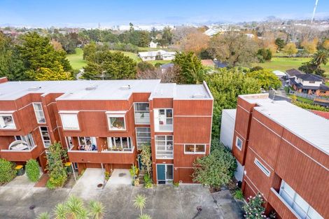 Photo of property in 76g Edmonton Road, Henderson, Auckland, 0612